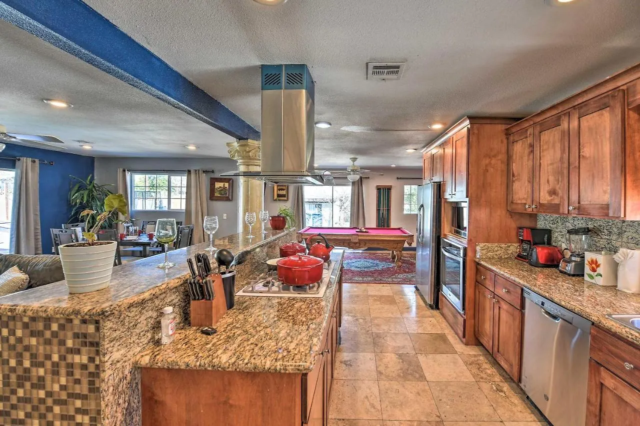 Holiday home Elegant Home With Pool Table 3 Mi To Vegas Strip! Las Vegas United States